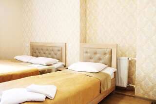 Отель Hotel White Bridge Кутаиси Двухместный номер с 2 отдельными кроватями-1
